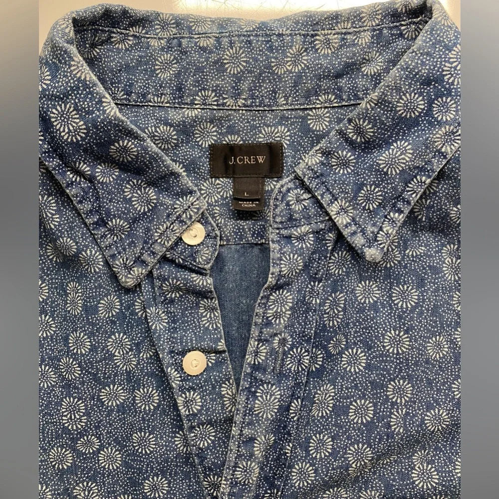 J. Crew Blue Short-Sleeve Button-Down Shirt with Subtle Print